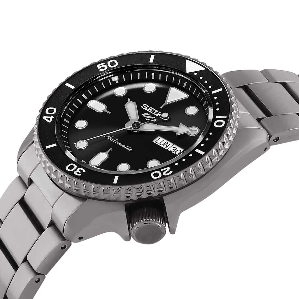 Close-up of Seiko SRPD65K1 Men's Watch Featuring a Black Dial